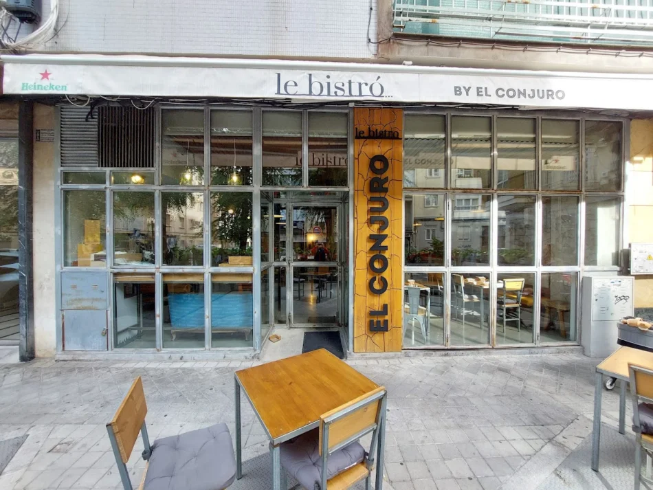 Le Bistró by El Conjuro 1