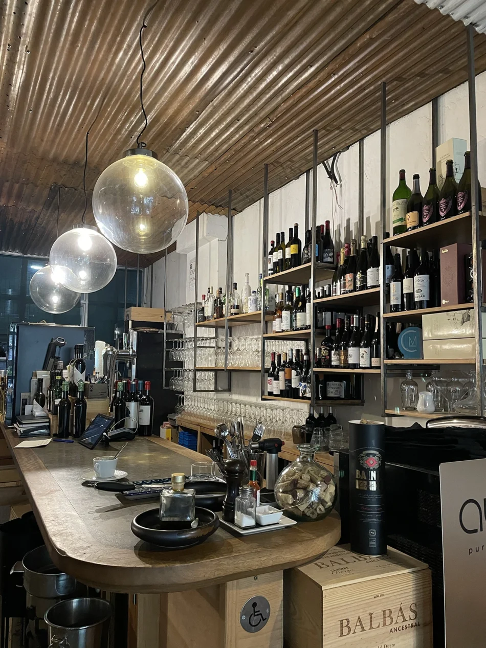 Le Bistró by El Conjuro 17