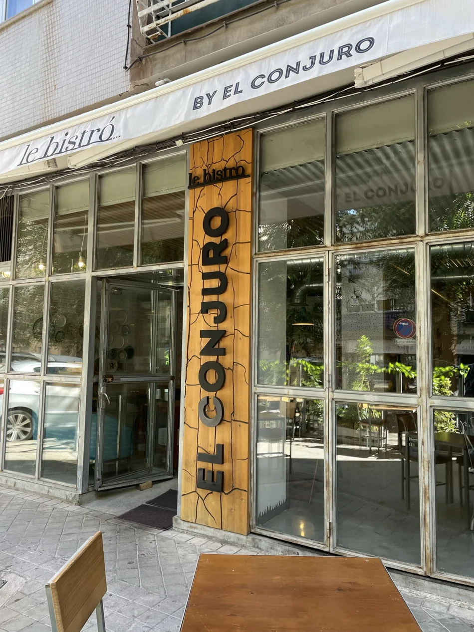 Le Bistró by El Conjuro 18