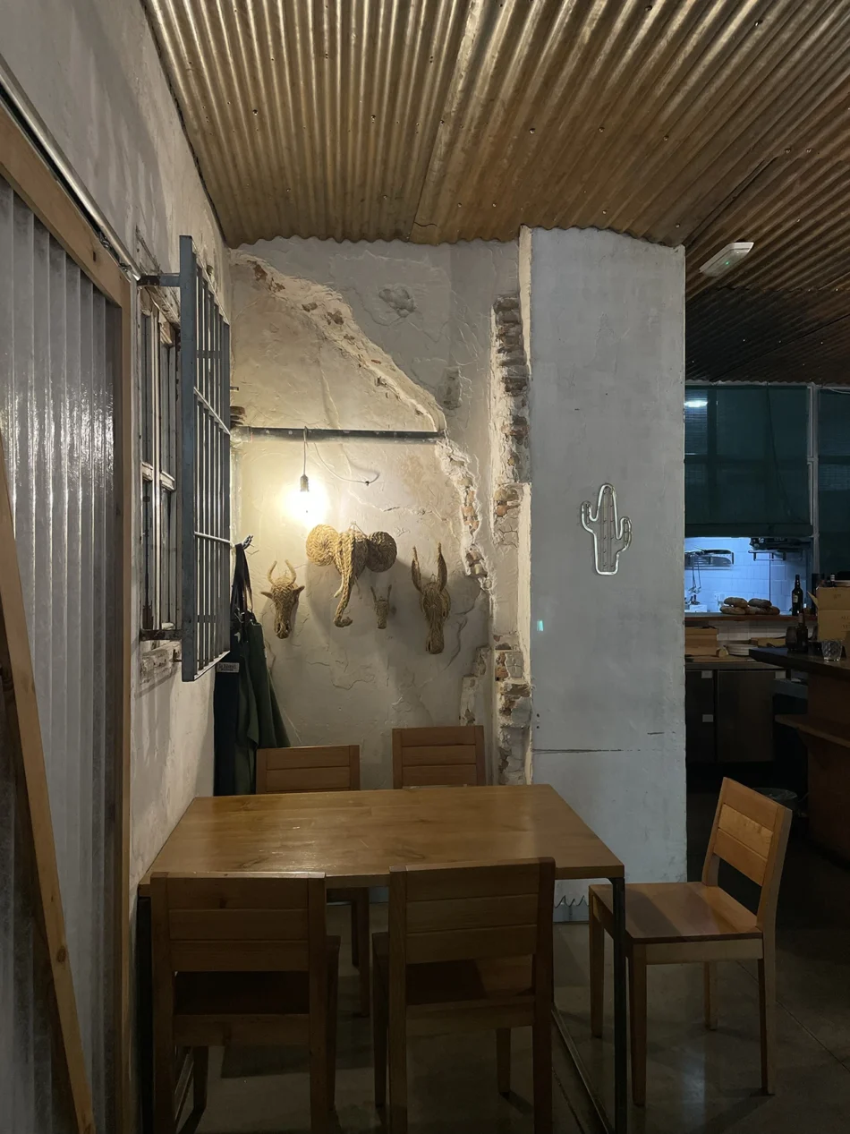 Le Bistró by El Conjuro 20