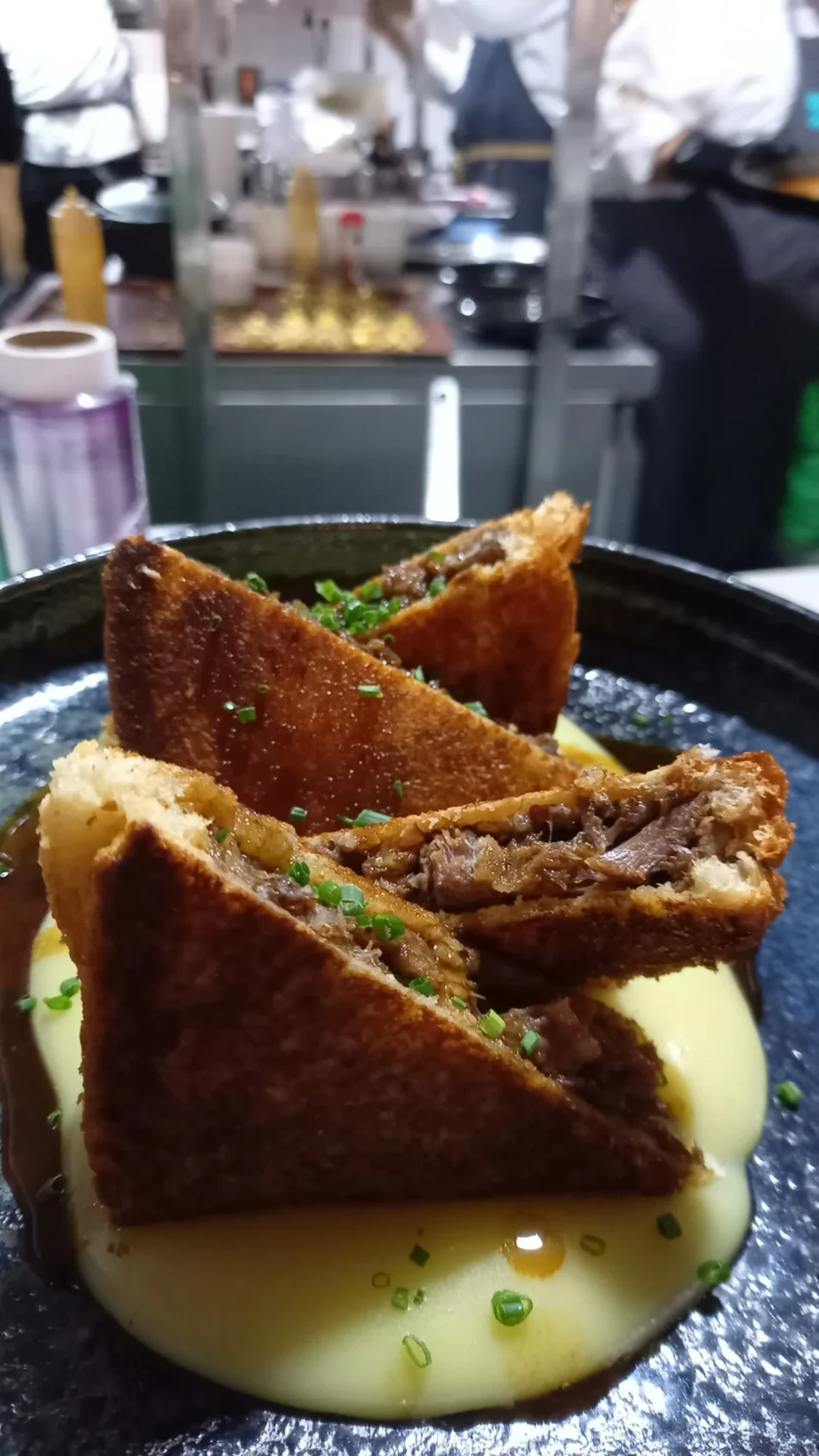 Le Bistró by El Conjuro 7